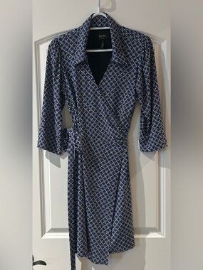 Laundry By Shelli Segal Navy and White Geometric Wrap Dress